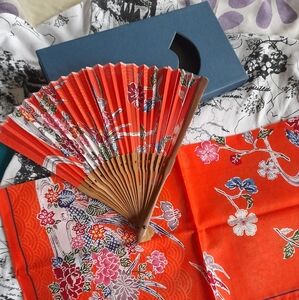 Japanese fan and handkerchief gift set with box, 100 % cotton, vintage.